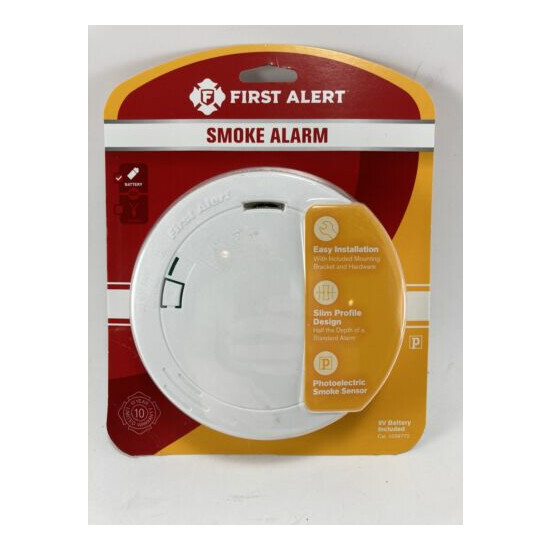 First Alert Smoke Alarm Photoelectric Smoke Sensor Slim Profile Battery Operated image {1}