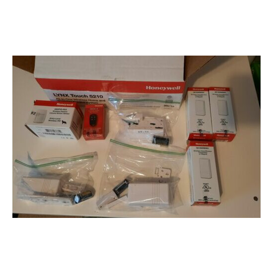 HONEYWELL L5200 SERIES LYNXTOUCH2 WIRELESS HOME SECURITY SYSTEM 1-3-1 Demo Kit image {2}