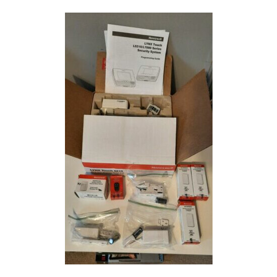 HONEYWELL L5200 SERIES LYNXTOUCH2 WIRELESS HOME SECURITY SYSTEM 1-3-1 Demo Kit image {3}