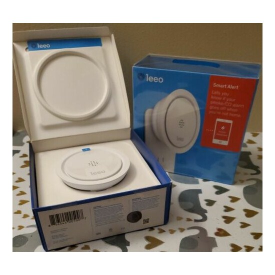 LEEO Smart Alert Nightlight Smoke and Carbon Monoxide Remote Monitor Open Box image {1}