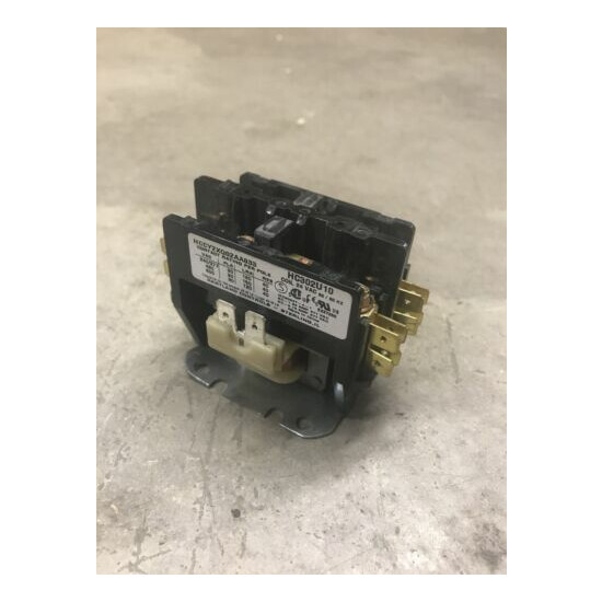 Contactor HC302U10 2 Pole, HCCY2HQO2AA833, 24 Volt Coil Pre-owned image {1}