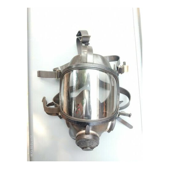 SABRE SAFETY PANASEAL POSITIVE PRESSURE FACE MASK FOR BREATHING APPARATUS  image {1}