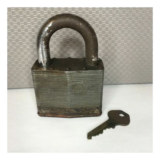 Master Lock No 19, Vintage Heavy-Duty Lock, w/1 Key, Working, Padlock Security image {1}