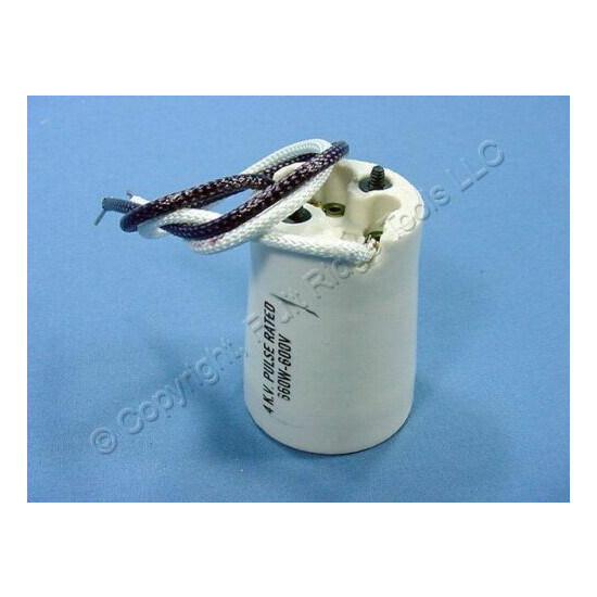 Leviton Porcelain Light Socket 4KV Pulse Rated Lamp Holder Screw Mount 70052-100 image {1}