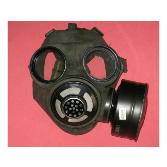 Uncle Sam's 1970's GAS MASK size: LARGE Marked: 11MAY79 image {1}