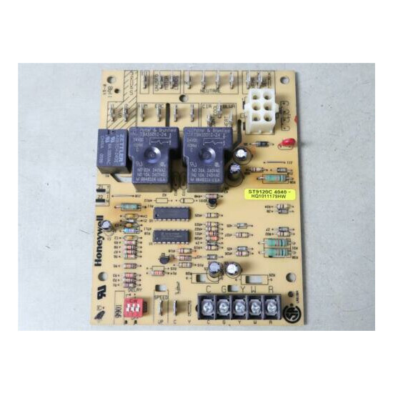 Honeywell ST9120C4040 Furnace Control Circuit Board HQ1011179HW Thumb {1}