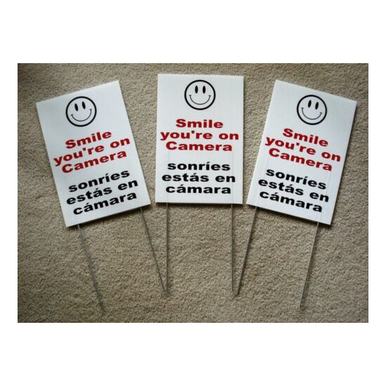 3 SMILE YOU'RE ON CAMERA SIGNS 8"x12" w/ Stakes Security Surveillance Spanish image {1}
