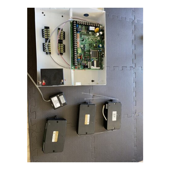 Napco Gemini Security Panel, Two Expanders, Wireless, and RS323 image {1}