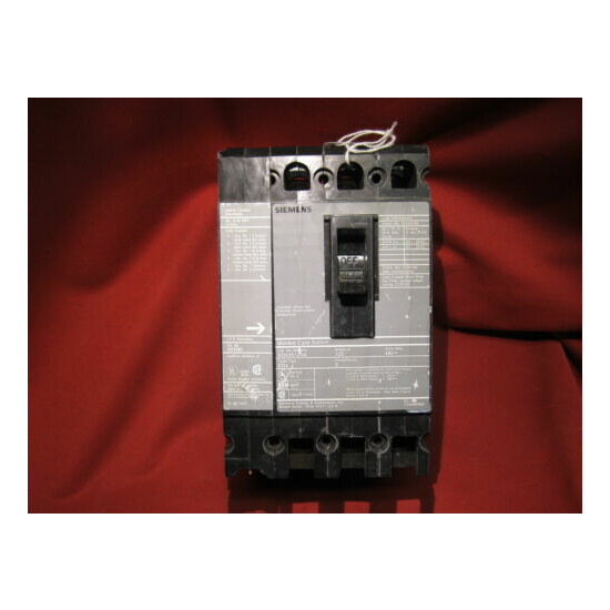 Siemens ED43S125A 125V 480V Circuit Breaker with A02ED62 Auxiliary Switch  image {1}
