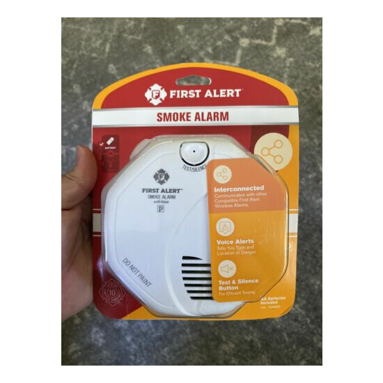 First Alert Smoke Alarm with Voice Batteries Included image {1}