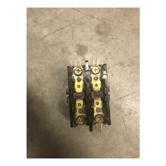 Contactor HC302U10 2 Pole, HCCY2HQO2AA833, 24 Volt Coil Pre-owned image {9}