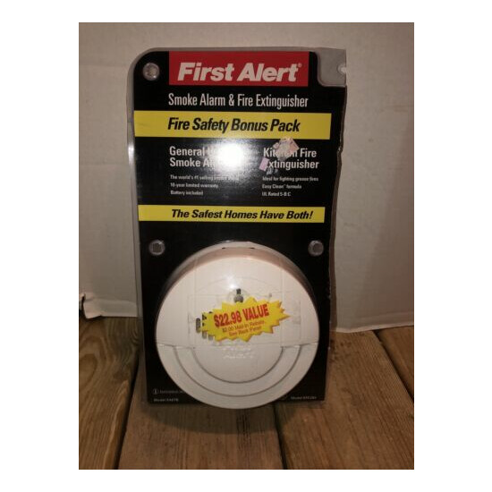 1ST FIRST ALERT SMOKE DETECTOR ALARM & FIRE - NEW image {1}