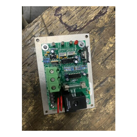 solar voltage control switch  image {1}